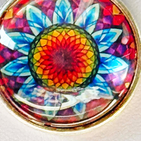 MANDALA PATTERN PENDANT NECKLACE, HANDMADE, GLASS DOME ON METAL, 23 INCH SILVER- - Picture 5 of 5